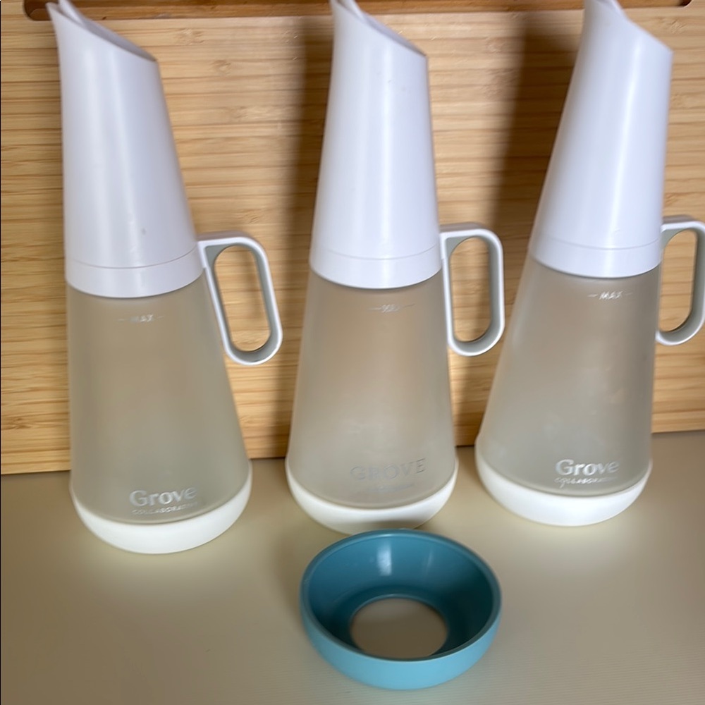 groove White and Clear Oil Dispenser Set